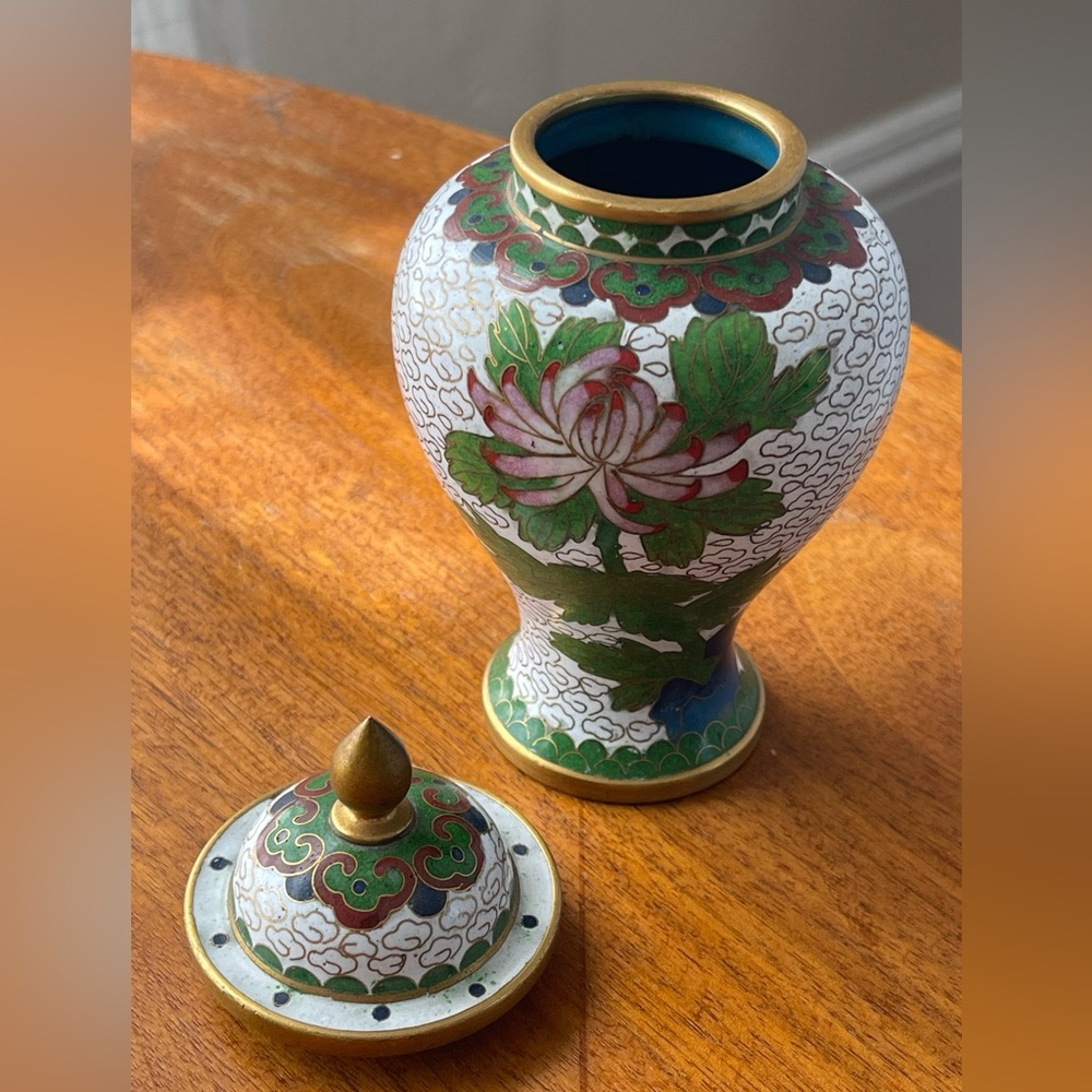Little Vintage Cloisonné Enameled Ginger Jar Chinese White Chrysanthemum Urn - Picture 13 of 15